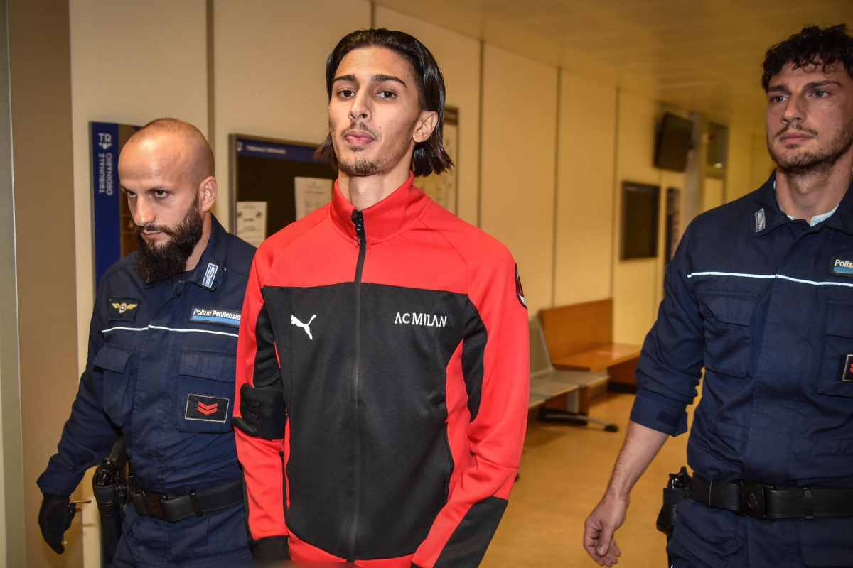 Il trapper Zaccaria Mouhib Baby Gang in carcere tra due poliziotti