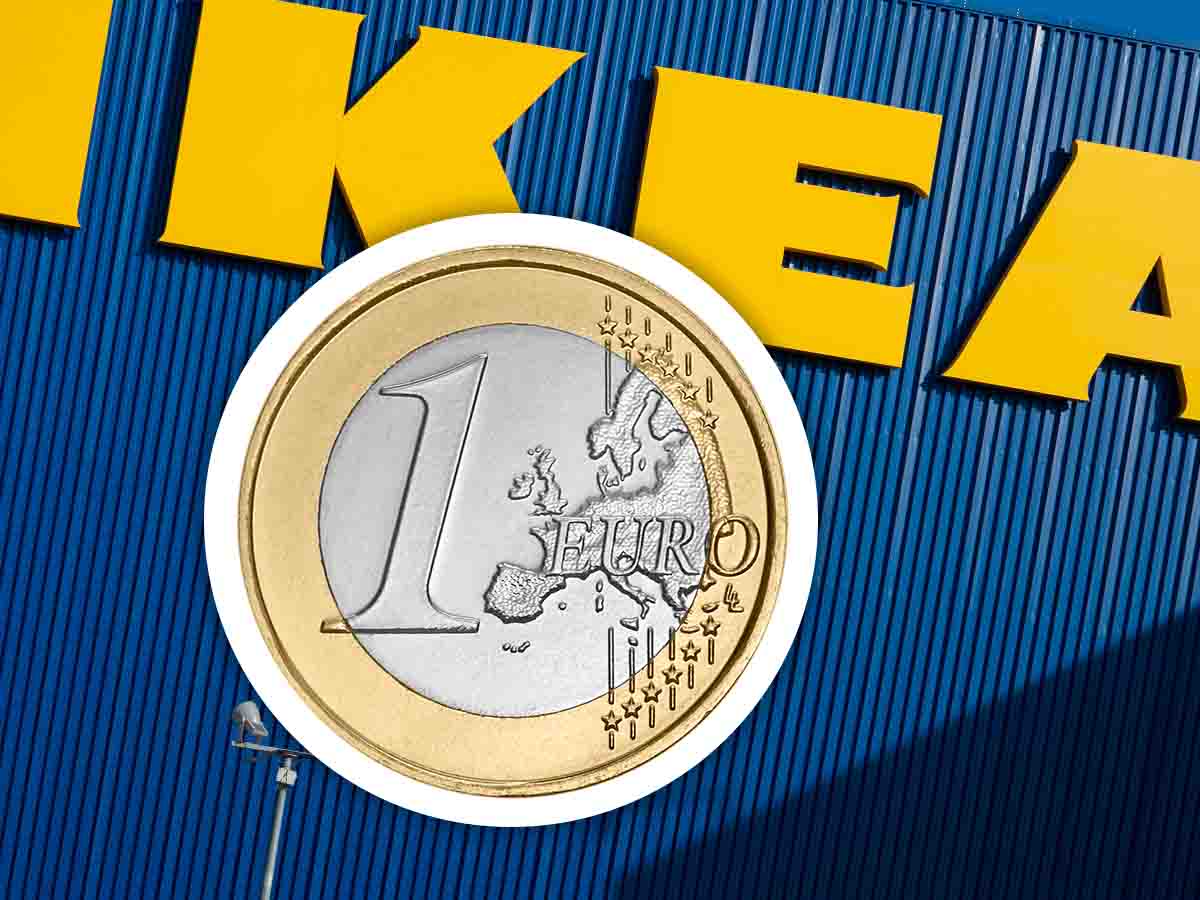 logo Ikea con una moneta da 1 euro