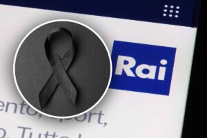 simbolo del lutto con dietro il logo Rai