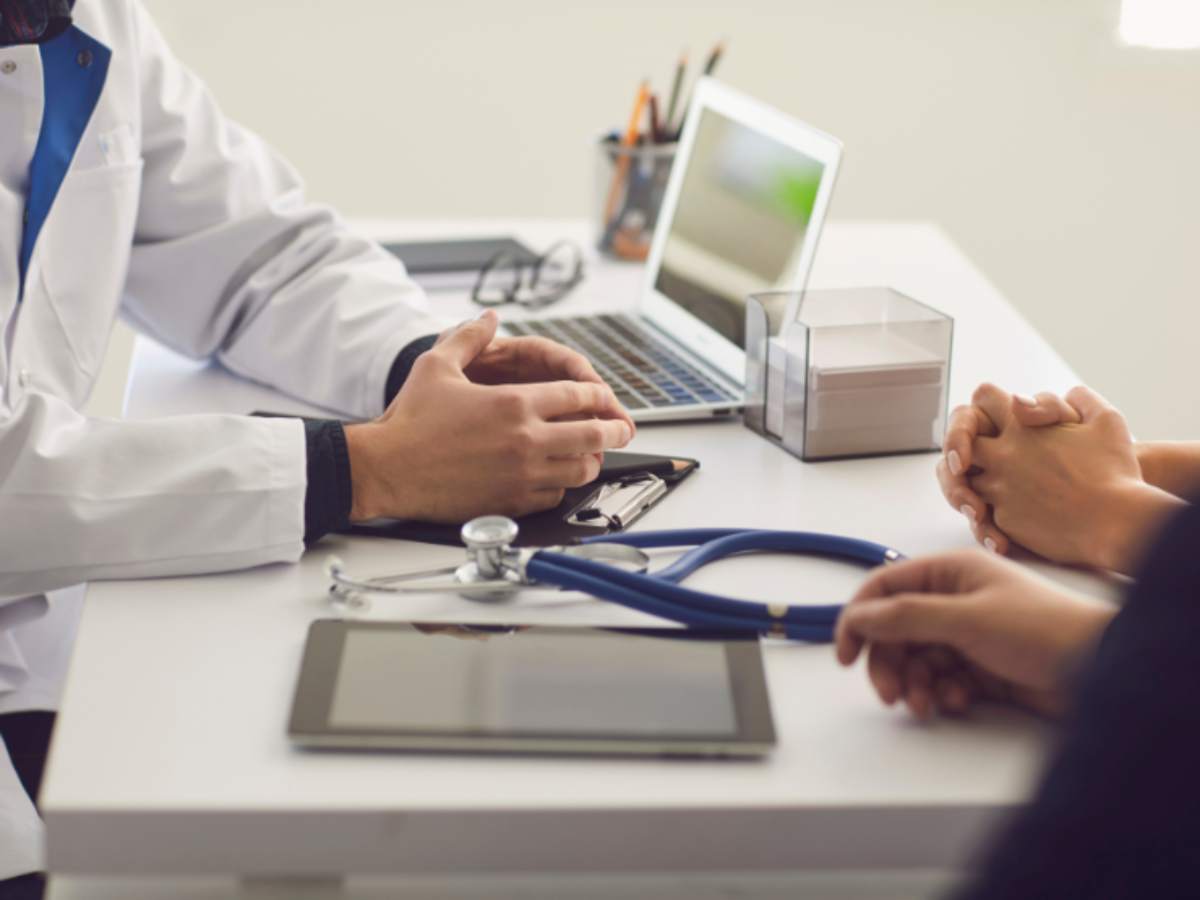 Sai quanto guadagna un medico di base? Cifre da far girare la testa