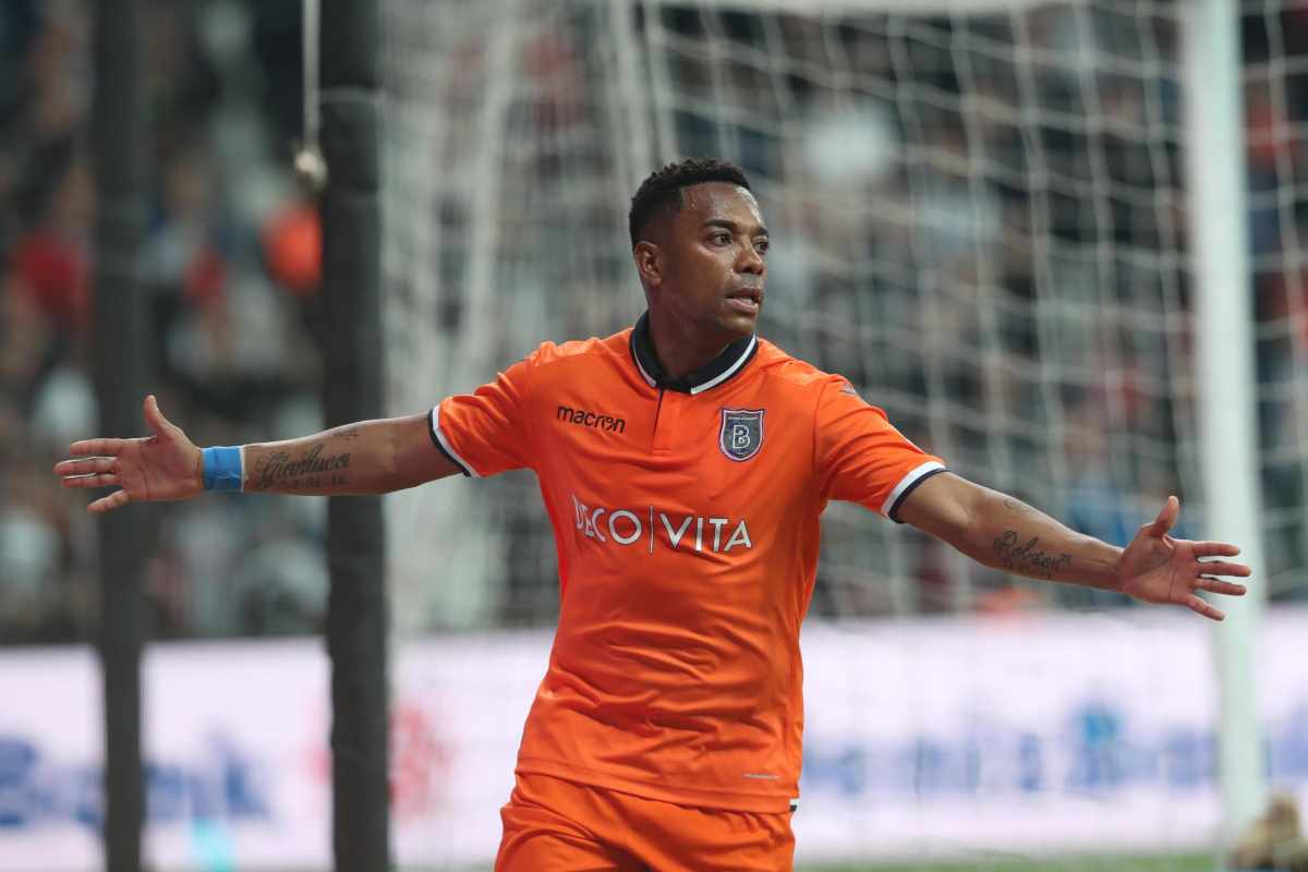 Robinho esulta dopo un gol