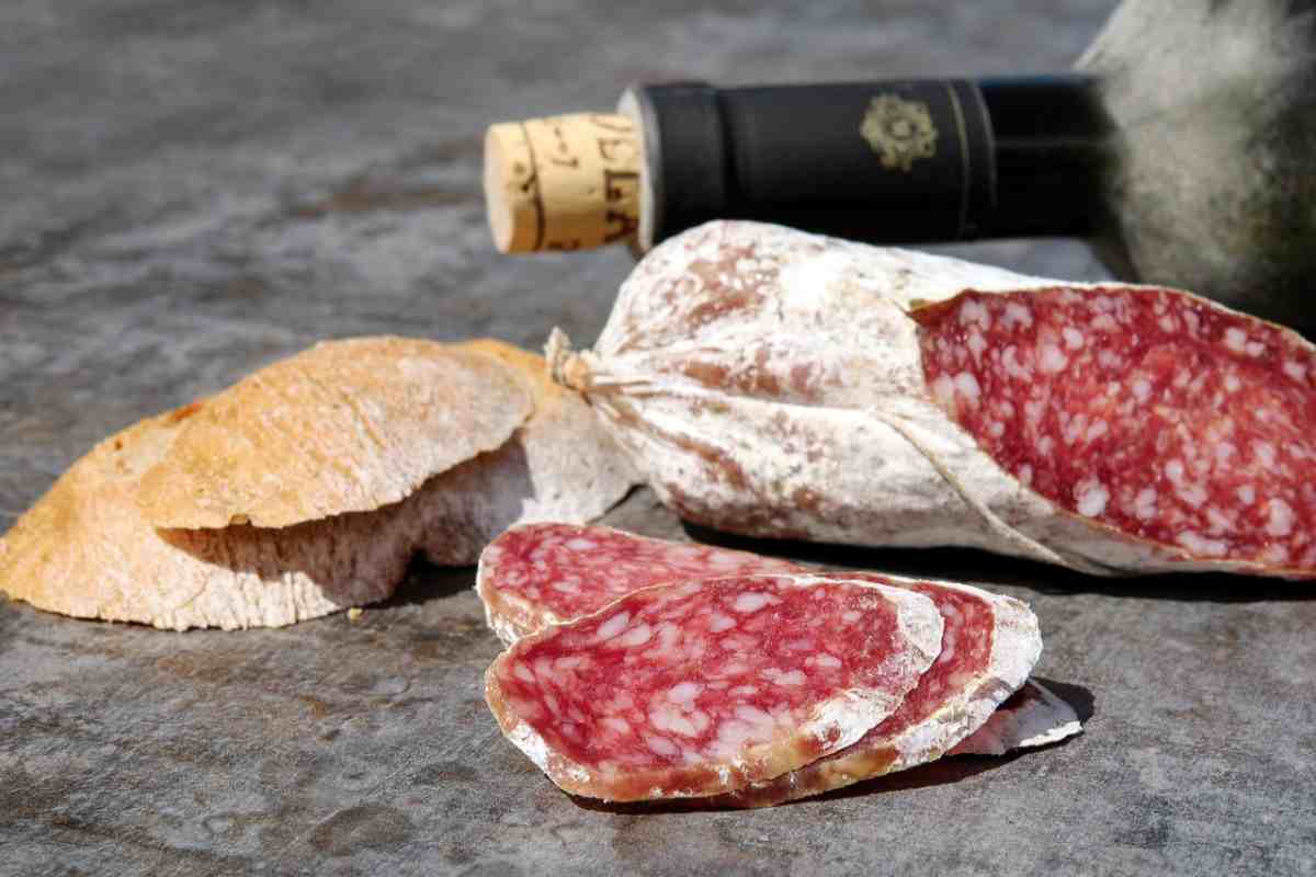 salame tagliato a fette