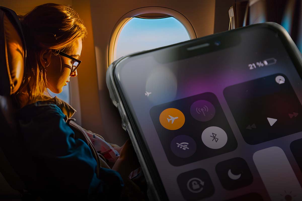 Sai perché devi tenere il telefono offline in aereo? Il vero motivo non è quello che conosciamo tutti Sai perché devi tenere il telefono offline in aereo? Il vero motivo non è quello che conosciamo tutti