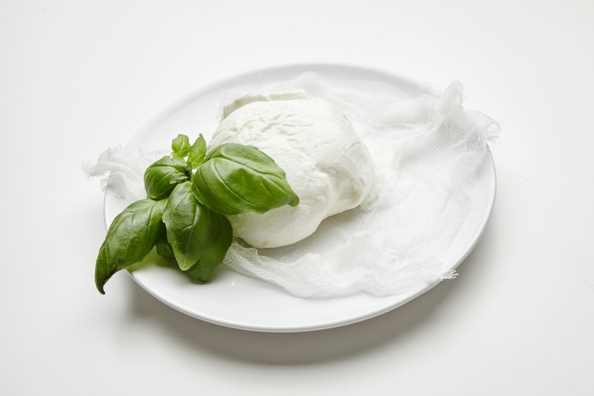 Richiamata dal mercato questa mozzarella: non va mangiata, buttatela subito