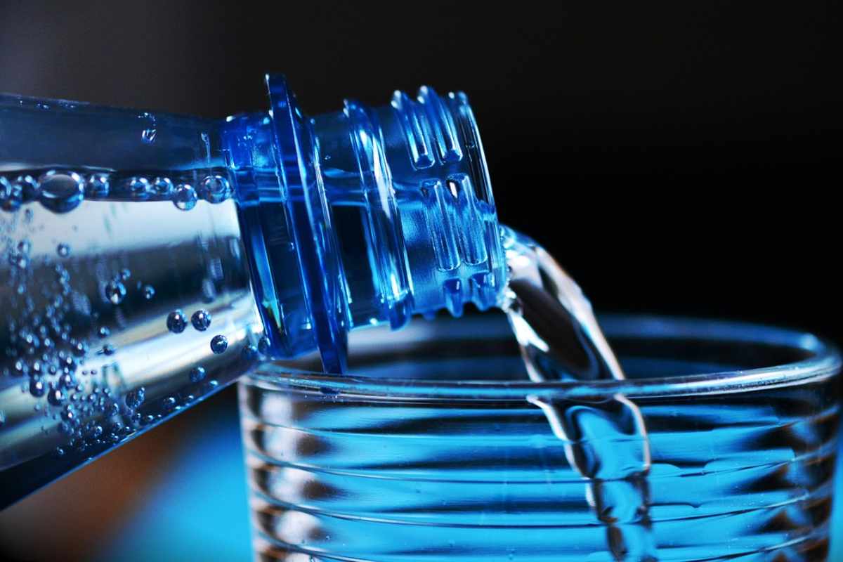 Allerta acqua minerale, 6 marchi contaminati in Italia: ecco quali sono Allerta acqua minerale, 6 marchi contaminati in Italia: ecco quali sono