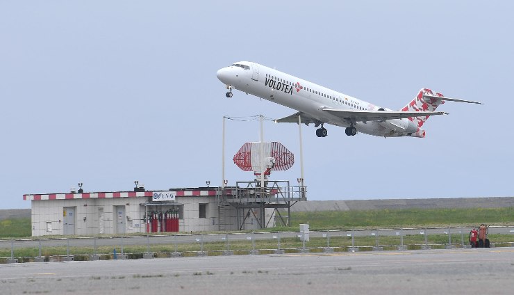 aereo in decollo