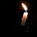 Candele accese in segno di lutto