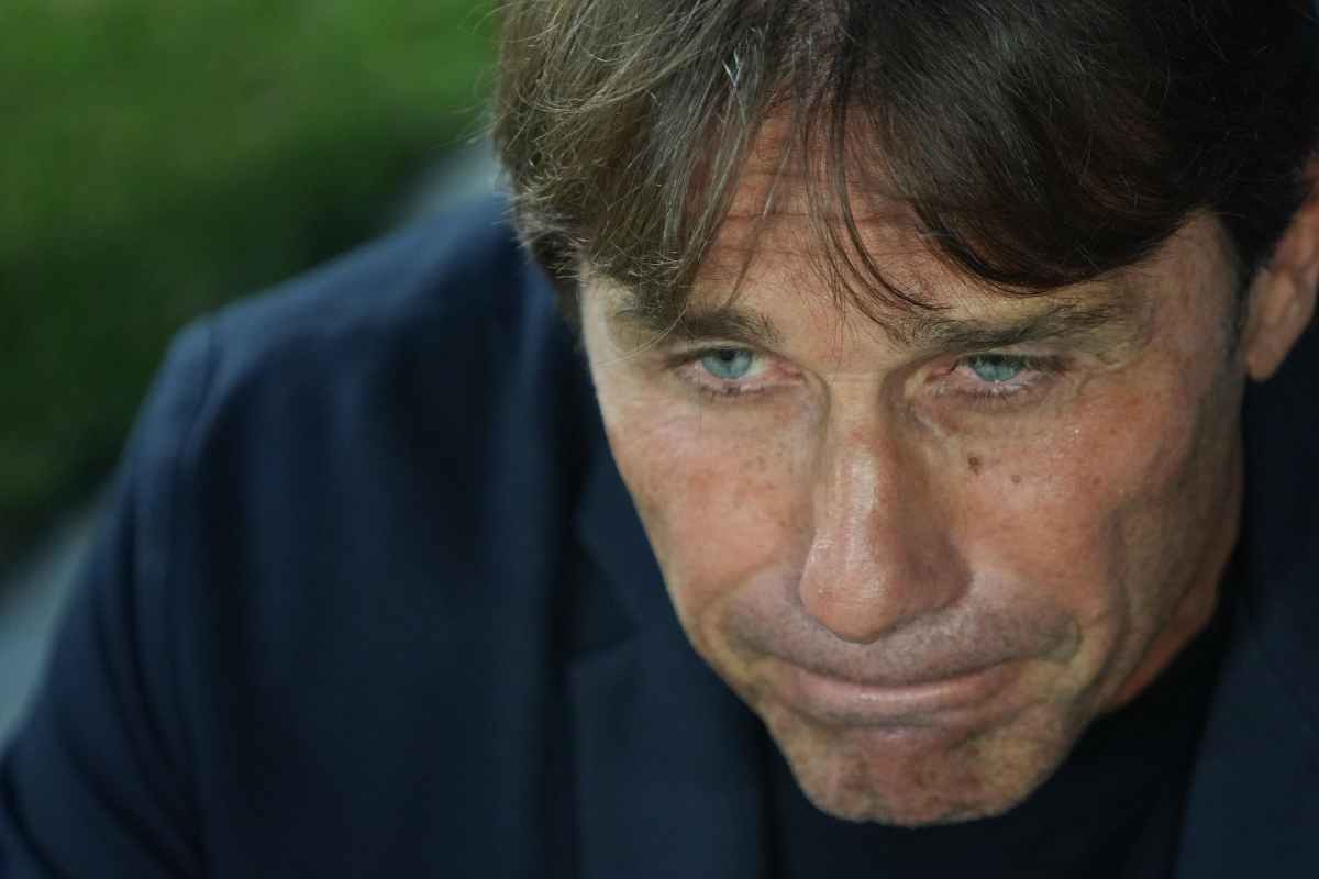 Conte, addio al Napoli: l’annuncio in diretta sconvolge i tifosi azzurri Conte, addio al Napoli: l’annuncio in diretta sconvolge i tifosi azzurri