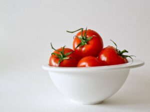 pomodori dentro una ciotola