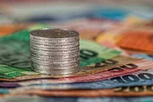 Soldi in monete e banconote in euro