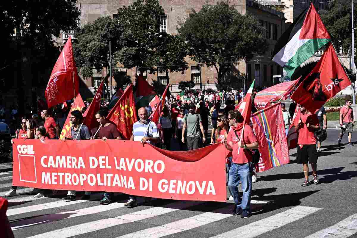 lavoratori durante una manifestazione 