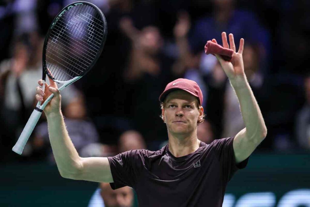 Jannik Sinner esulta a fine partita
