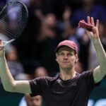 Jannik Sinner esulta a fine partita