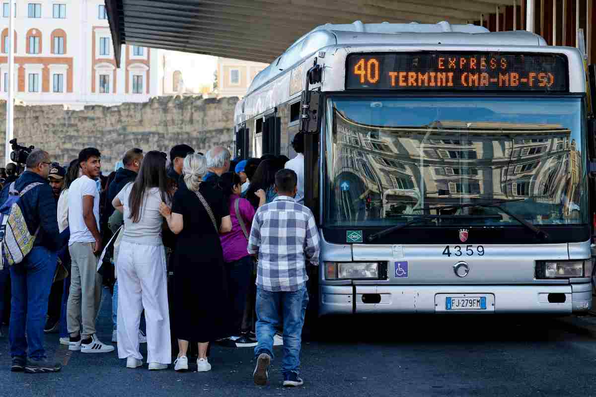 passeggeri autobus ATAC Roma