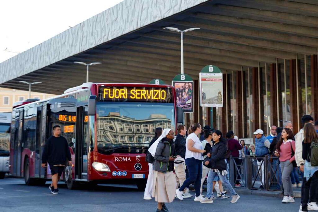 autobus fuori servizio per sciopero